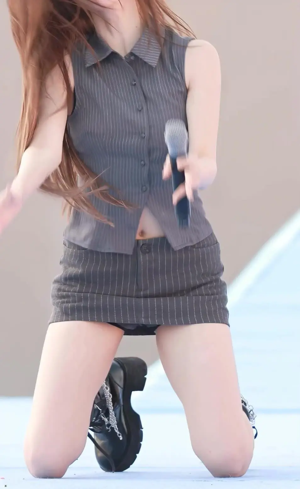 빌리 츠키 짧은 치마 입고 바닥안무 ㄷㄷㄷ