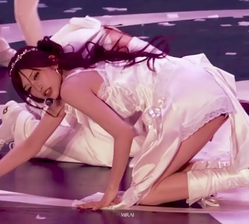 어제자 이서 솔로 바닥안무 ㄷㄷㄷ