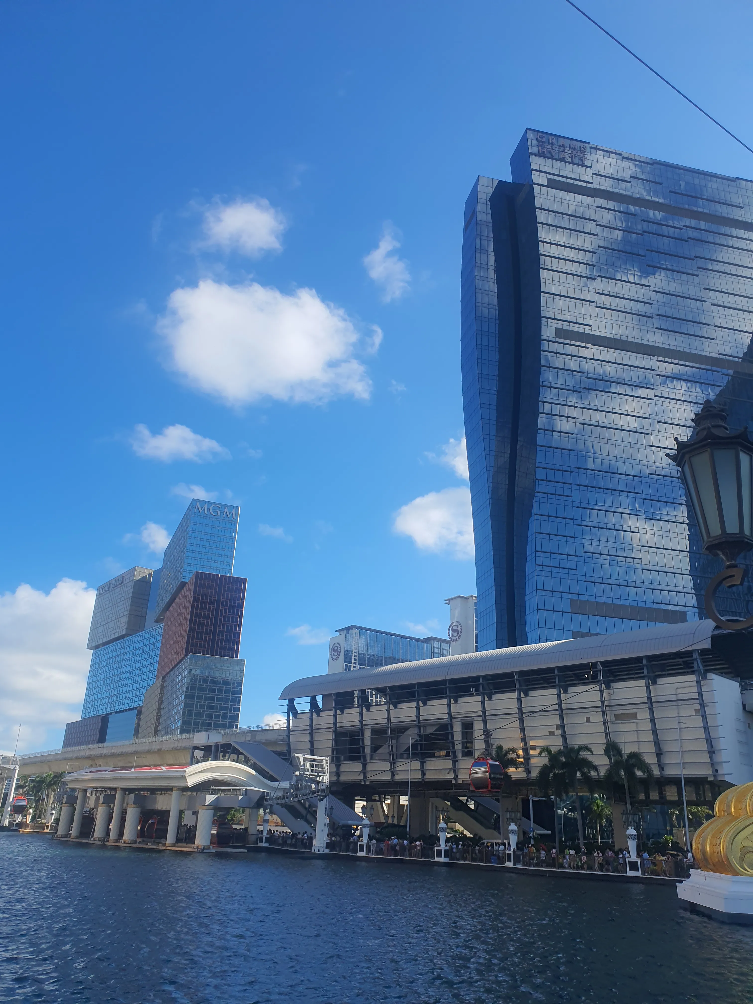 갤럭시가 서비스가 좋은거같긴합니다