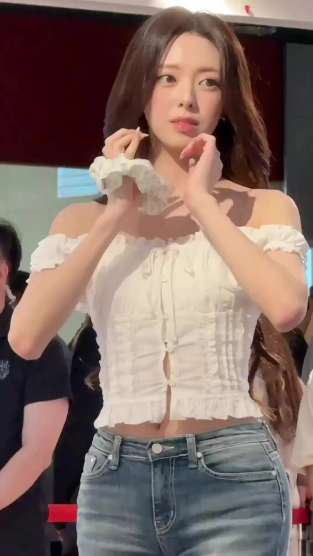 옆으로 머리 묶는 유나😘