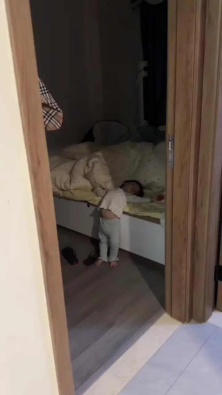 자기 딸 수면 자세 보고 깜놀한 엄마 ㄷㄷㄷ