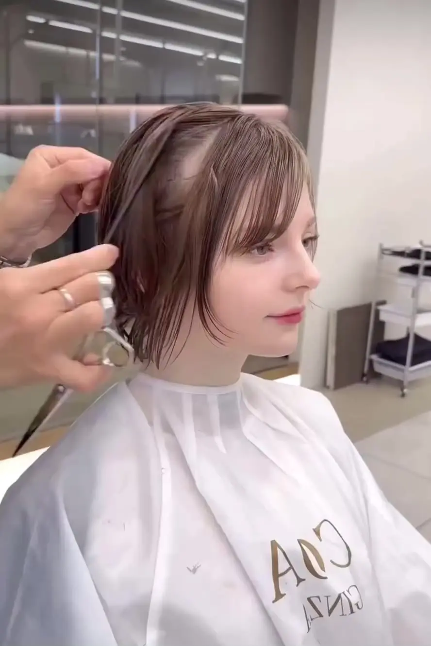 미녀는 숏컷을 해도 이쁘다.gif