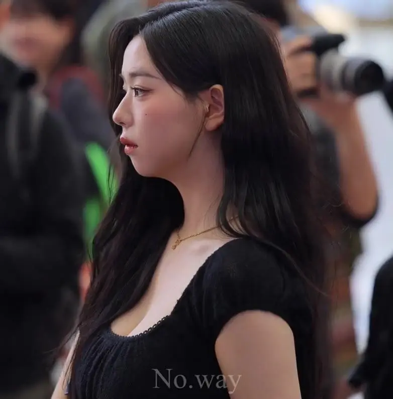 김채연 공항근황