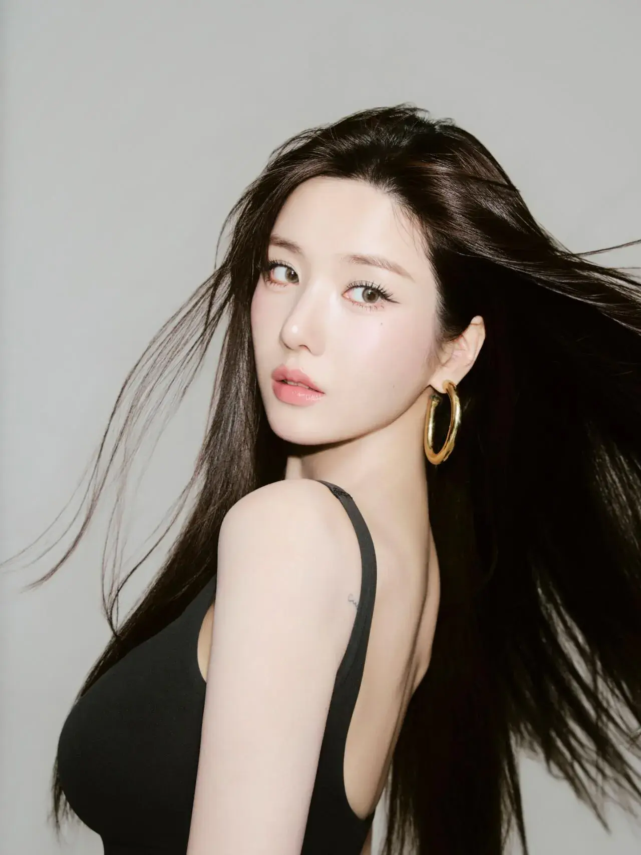 딱 붙는 옷을 입은 권은비