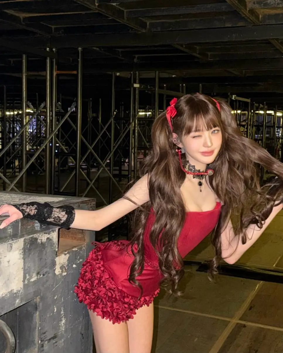 장원영 콘서트 양갈래 머리.jpg