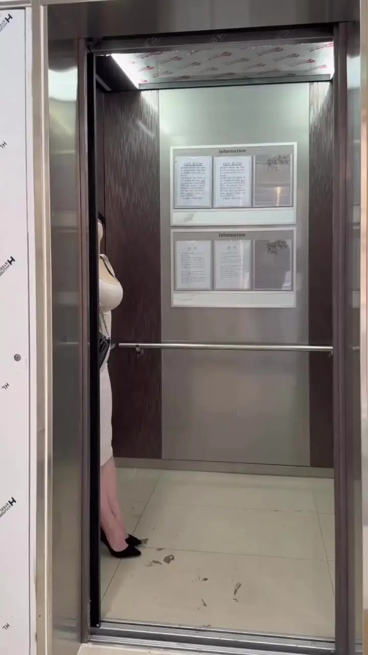 엘리베이터 에서 만난 미시룩 쥬우