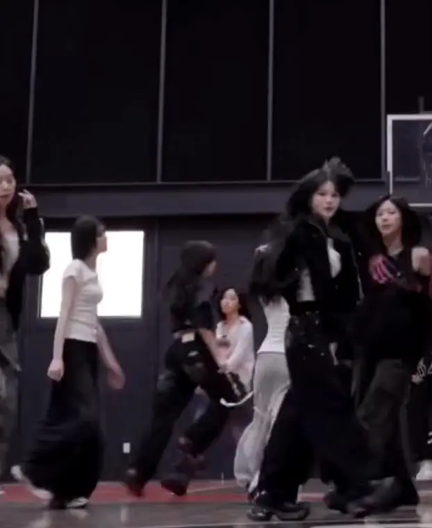 김채연 연습실 존재감