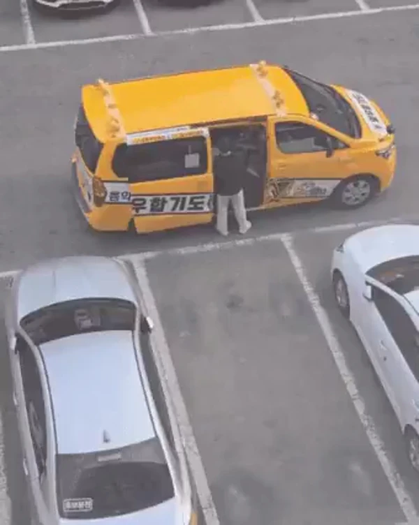 막내동생 챙기는 형과 누나